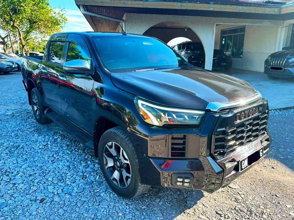 Used 2020 Toyota Hilux 2.4 LE in Black for sale in Kuching, Sarawak