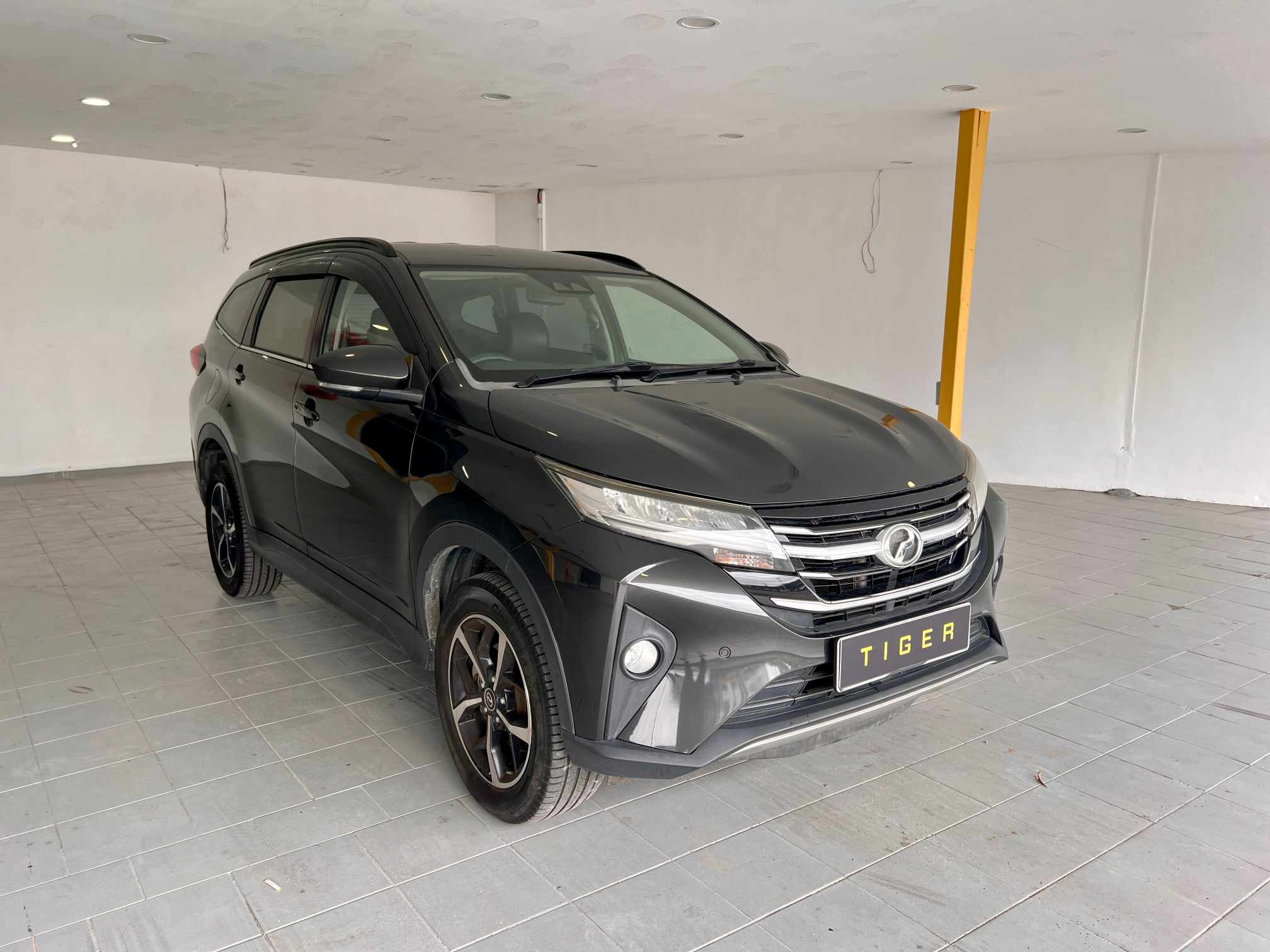 Used 2020 Perodua Aruz 1.5 AV in Grey for sale in Kuching, Sarawak